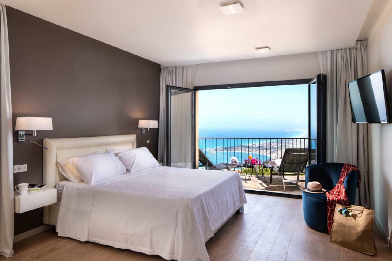 The View Luxury Apartments タオルミーナ エクステリア 写真